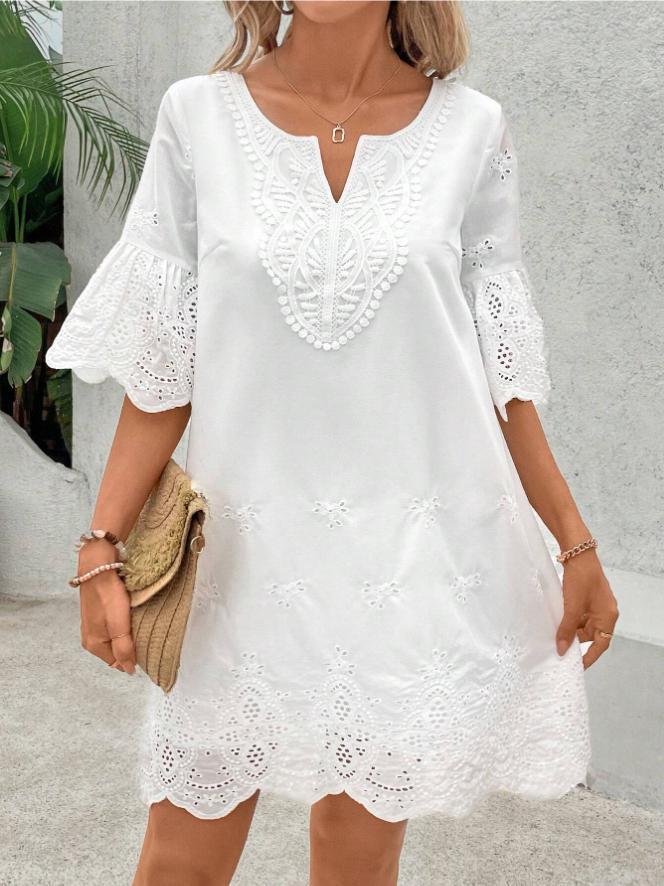 Robe Femme Broderie Ajourée – Manches Trois-Quarts, Col V, Coupe Ample