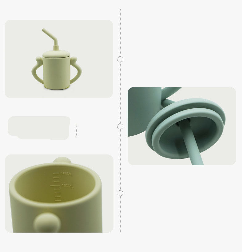 Gobelet en silicone avec paille