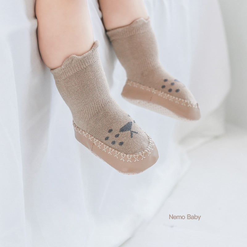 Chaussons  et chaussettes d'intérieur