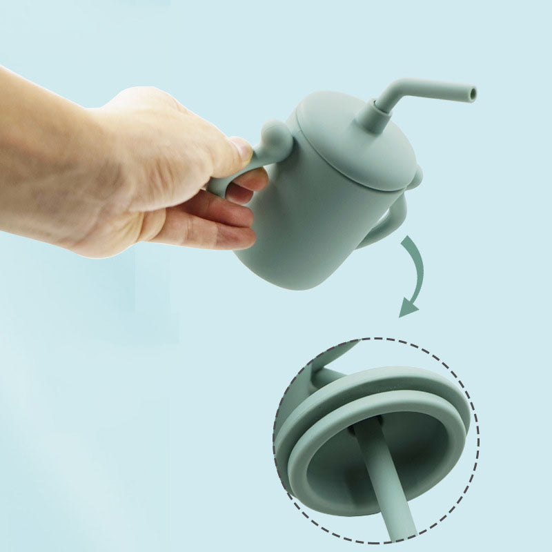 Gobelet en silicone avec paille