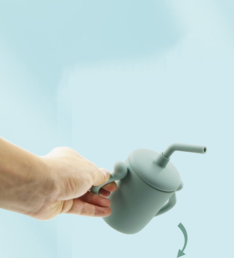Gobelet en silicone avec paille