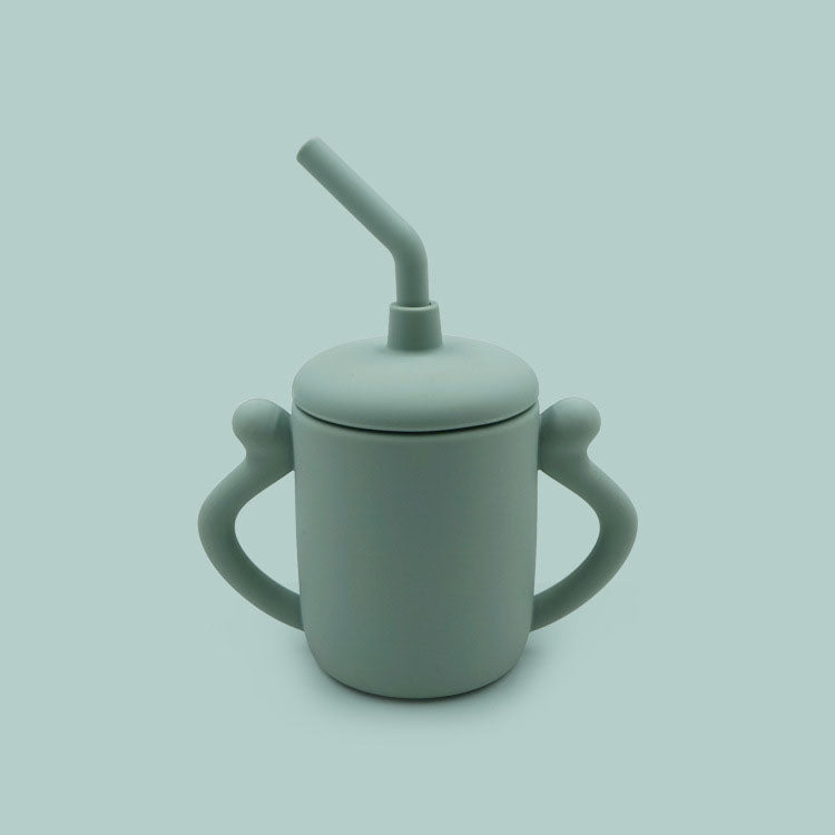 Gobelet en silicone avec paille